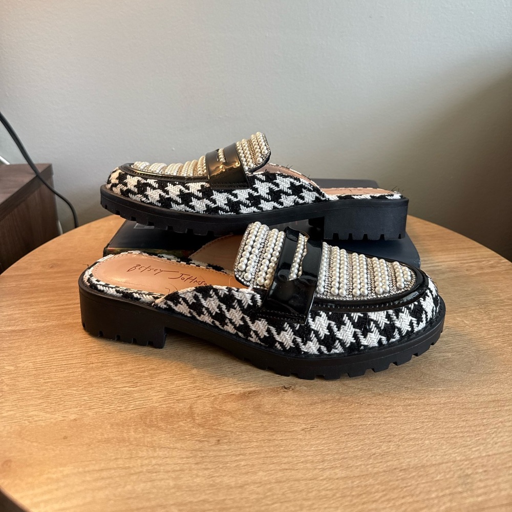 Betsey Johnson • Ronin Houndstooth Mule Slide Sz 6 Pearl Rhinestone Chic Preppy - Picture 4 of 9